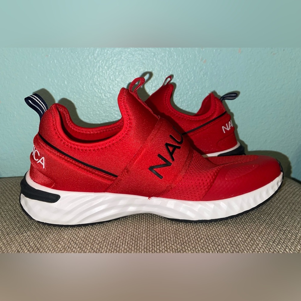 MENS RED LIGHTWEIGHT NAUTICA RUNNING SNEAKERS